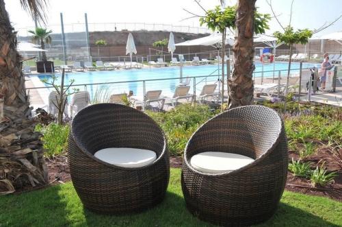 בריכת שחייה