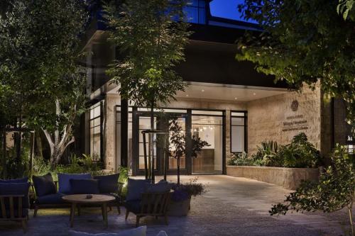 מלון מצפה הימים-כניסה ביצוע